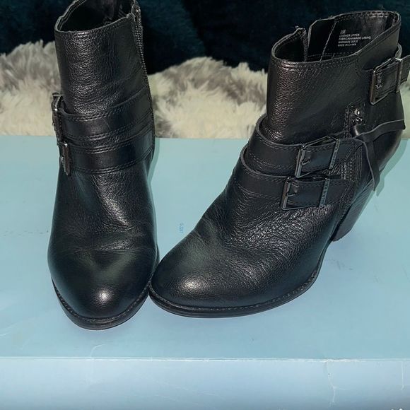 Gianni Bini Black leather heeled ankle boots size 8